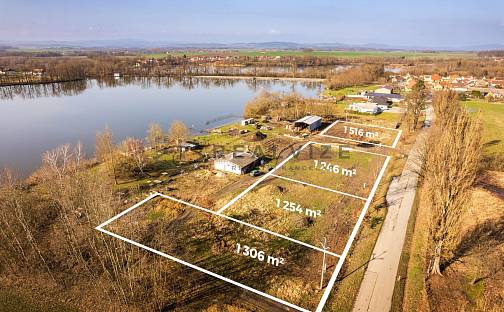Prodej stavebního pozemku 1 305 m², Dívčice, okres České Budějovice