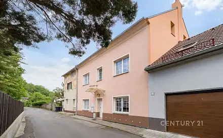 Prodej domu 241 m² s pozemkem 428 m²
