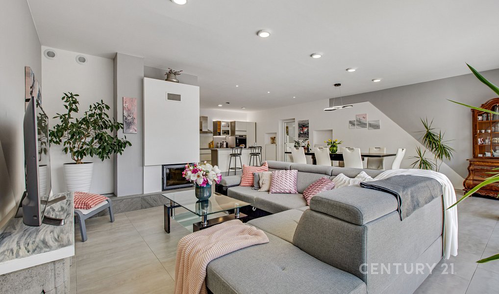 Prodej domu 354 m² s pozemkem 693 m², Jeneč – náhled fotky 12