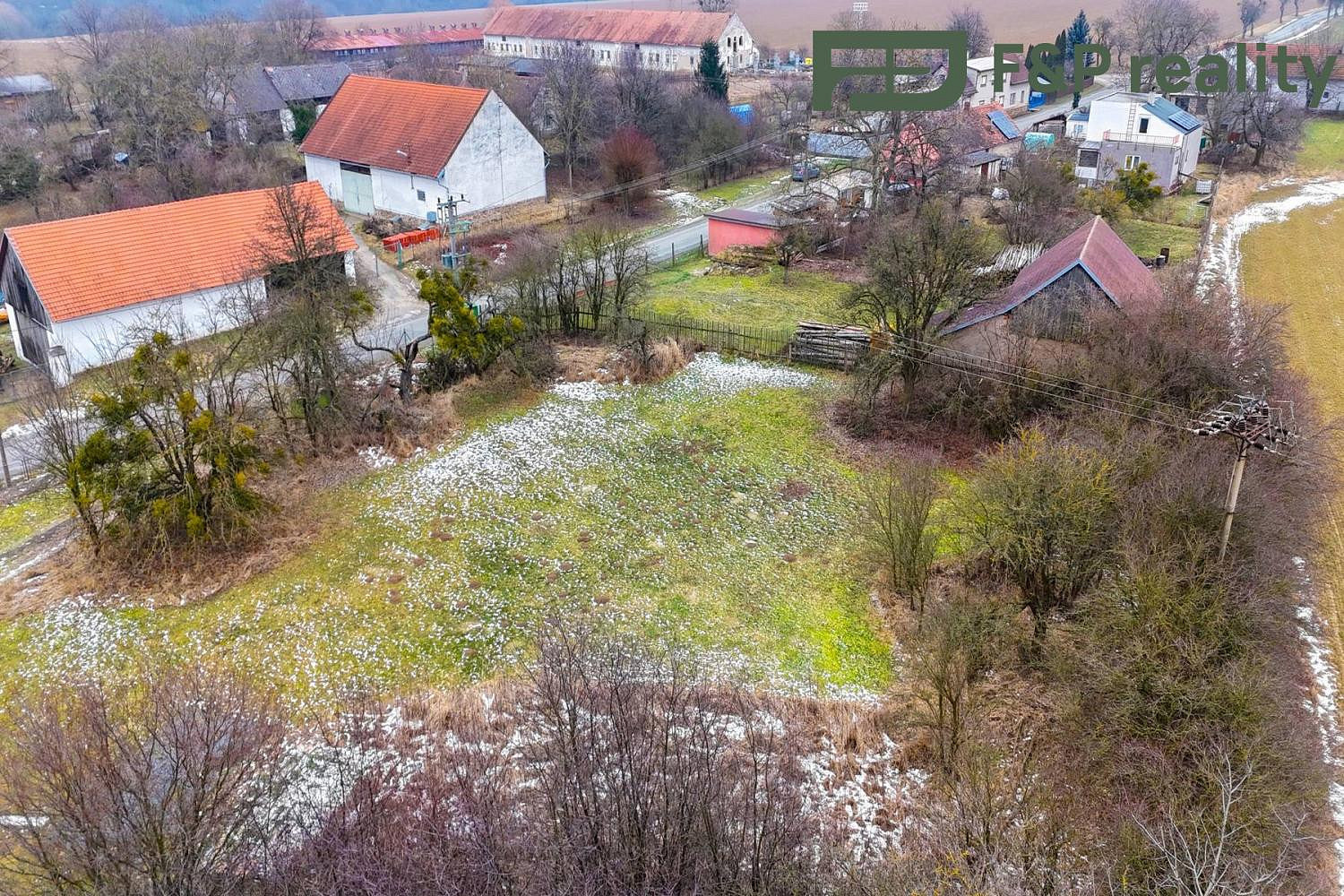 Prodej stavebního pozemku 1 400 m² – pohled 3