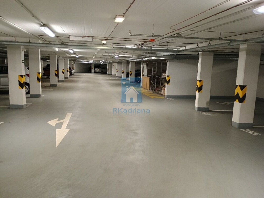 Pronájem garážového stání Praha 8, ulice Březenská