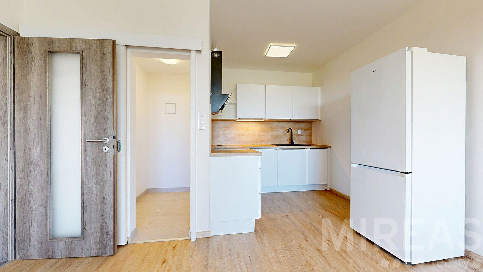Pronájem bytu 2+kk 55 m² – fotografie 3