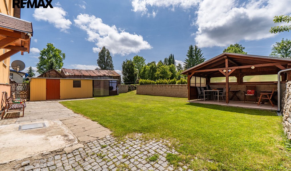 Prodej domu 328 m² s pozemkem 758 m², Vejprty – náhled fotky 2