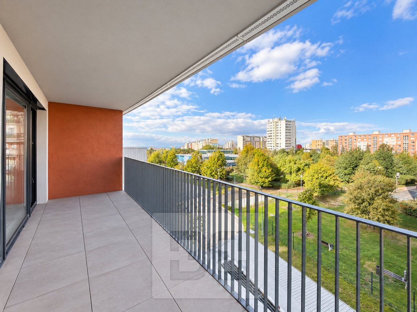 Pronájem bytu 1+kk 31 m² – fotografie 3