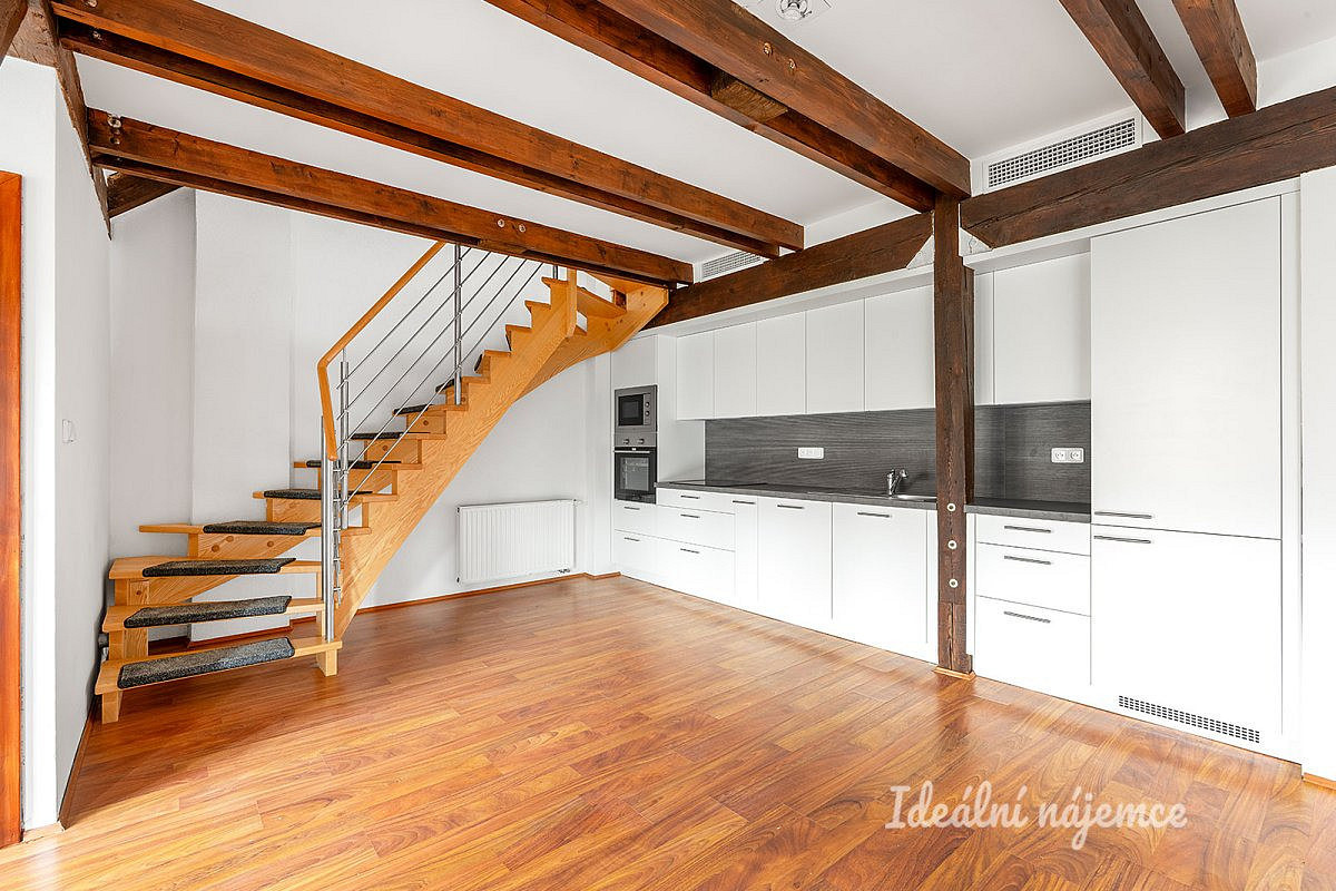 Pronájem bytu 4+kk 127 m² – fotografie 2