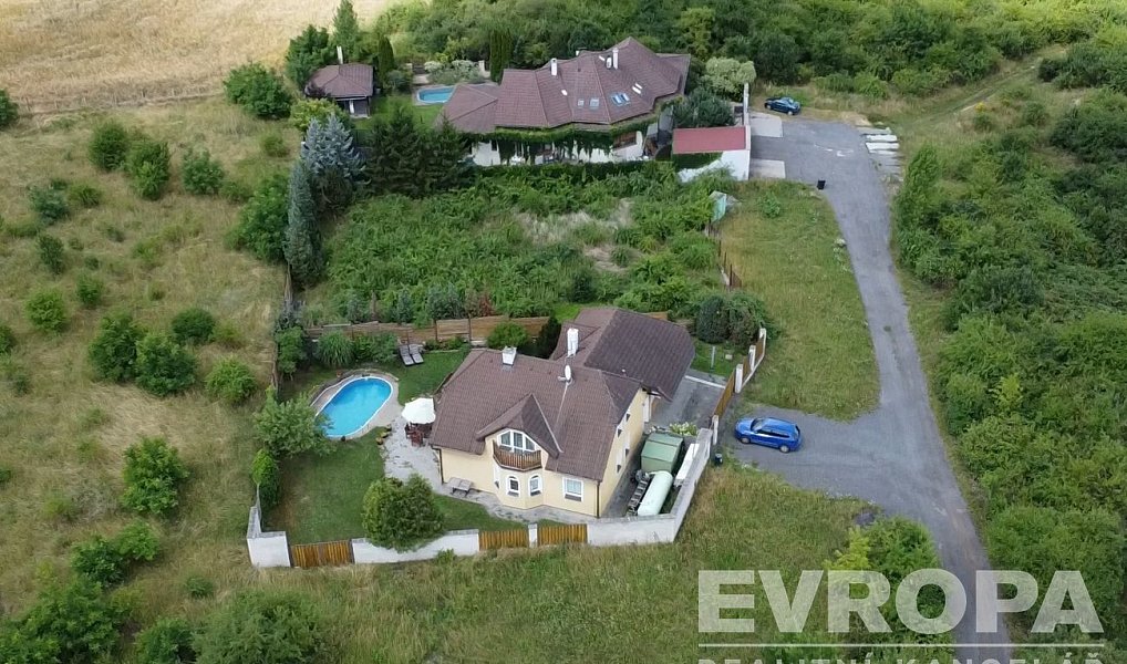 Prodej domu 231 m² s pozemkem 1 600 m², Statenice – náhled fotky 4