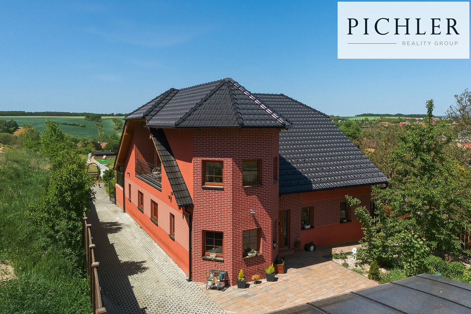 Prodej domu 244 m² s pozemkem 2 614 m²