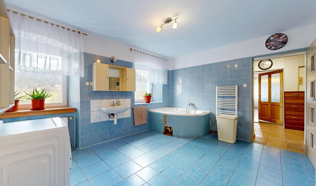 Prodej domu 313 m² s pozemkem 2 261 m², Dobkovice – náhled fotky 17