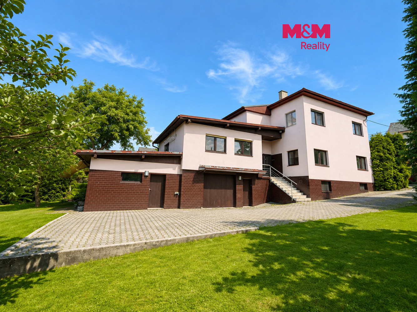 Prodej domu 420 m² s pozemkem 1 339 m²