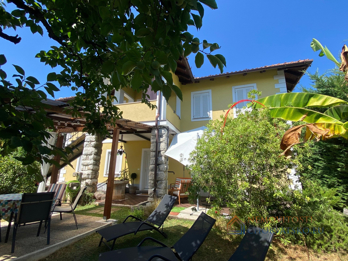 Prodej domu 200 m² s pozemkem 897 m² - Aanzicht 3