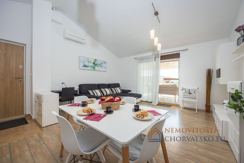 Prodej domu 180 m² s pozemkem 599 m² – pohled 3