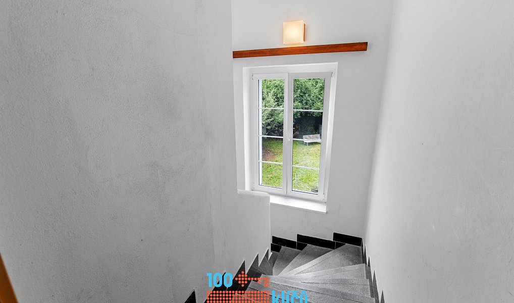 Prodej domu 211 m² s pozemkem 676 m², Praha – náhled fotky 11