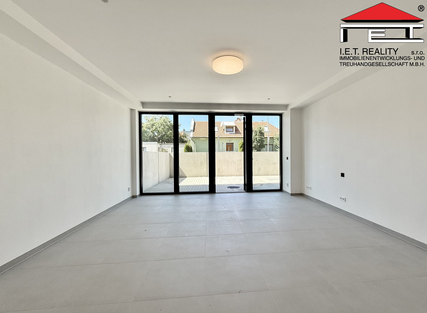 Pronájem obchodních prostor 55 m² – fotografie 2
