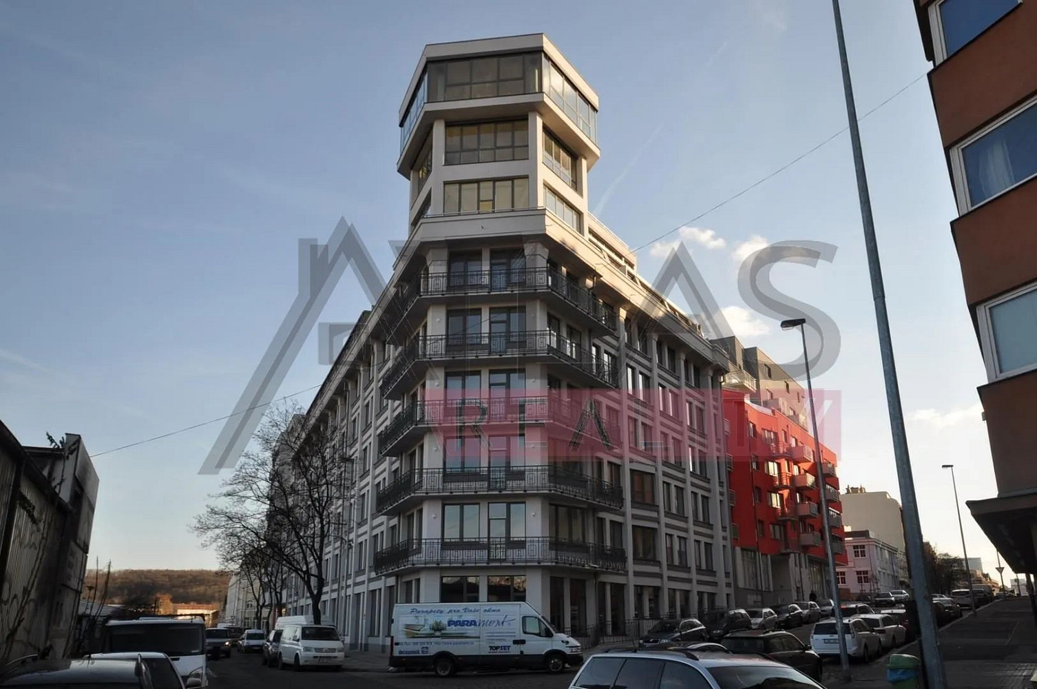 Pronájem bezpečného garážového stání, kloboučnická ulice, praha 4 nusle — photo 5