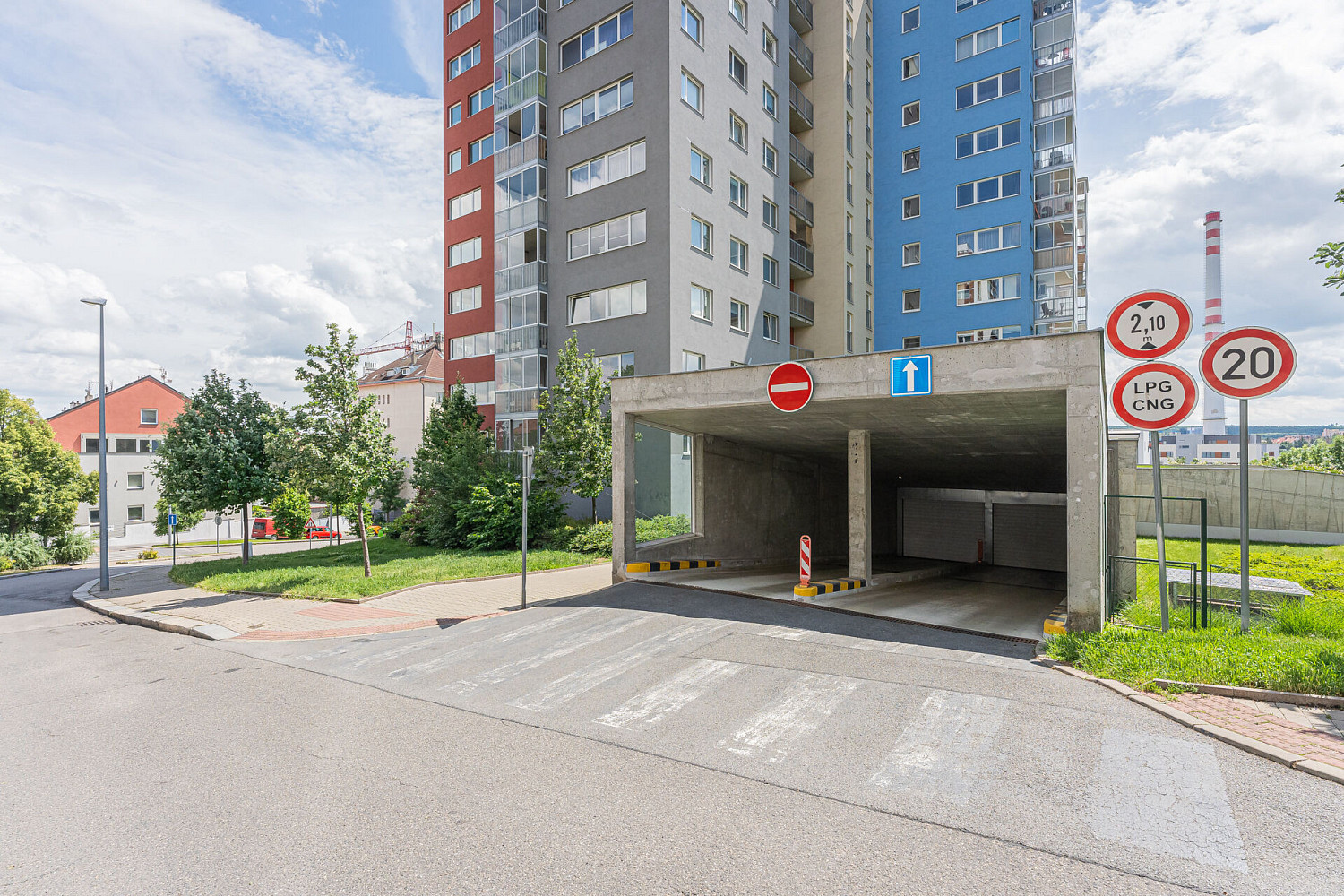 Prodej garážového stání, 14 m2, ul. V Dolině, Praha-Michle