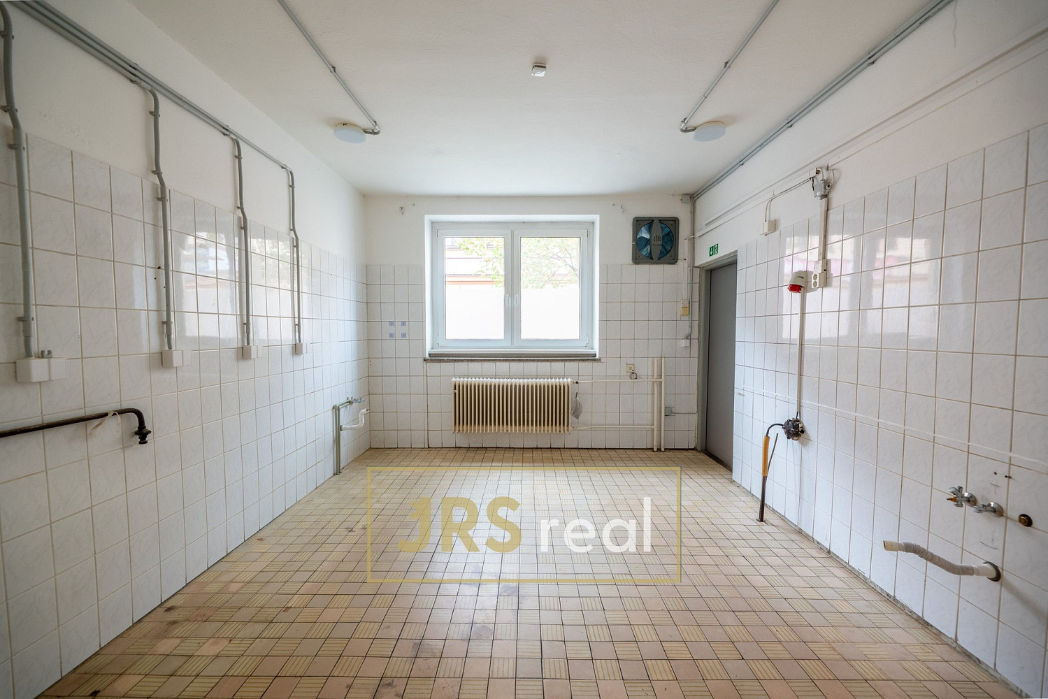 Pronájem obchodních prostor 143 m² — photo 3