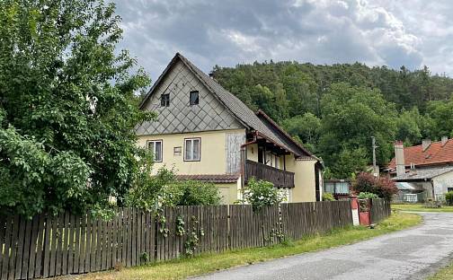 Prodej chalupy 130 m² s pozemkem 358 m², Želízy, okres Mělník