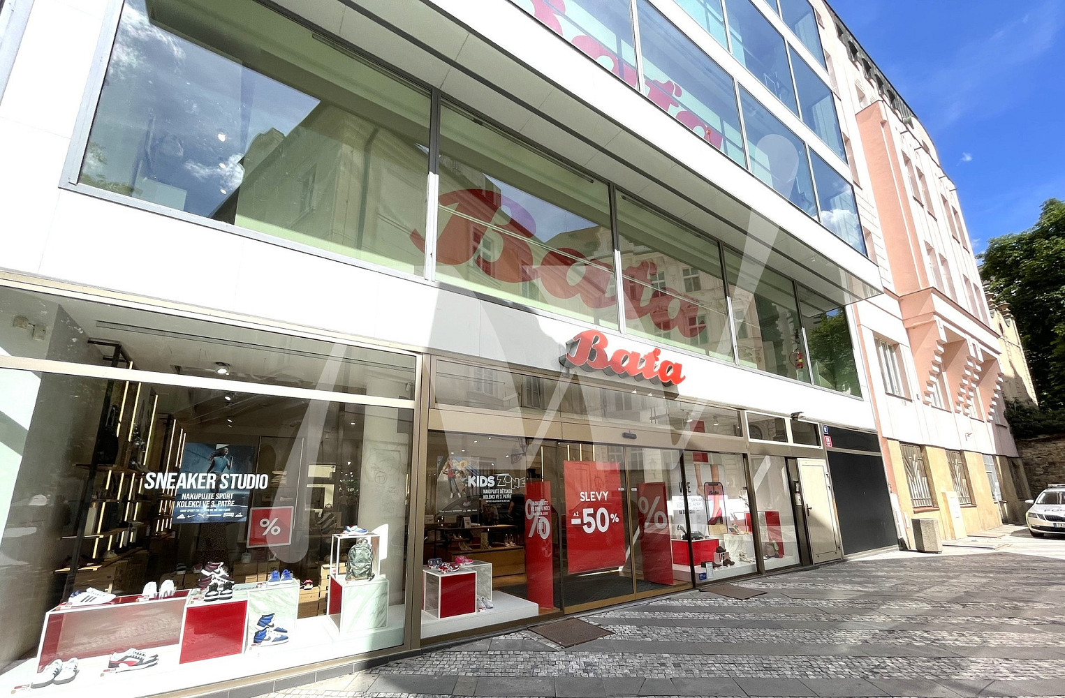 Pronájem obchodních prostor 306 m²