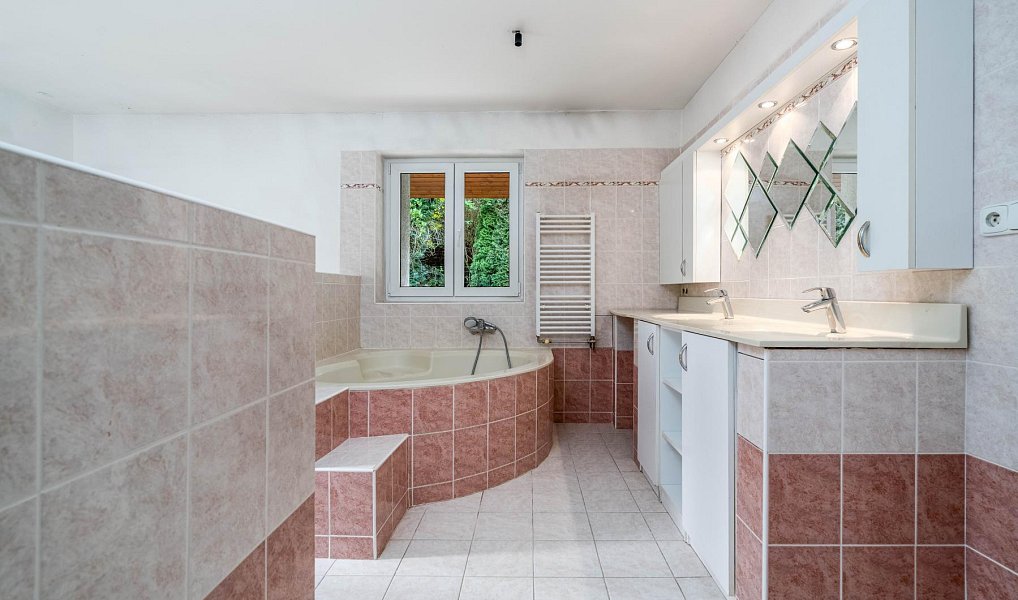 Prodej domu 244 m² s pozemkem 1 000 m², Zvole – náhled fotky 23