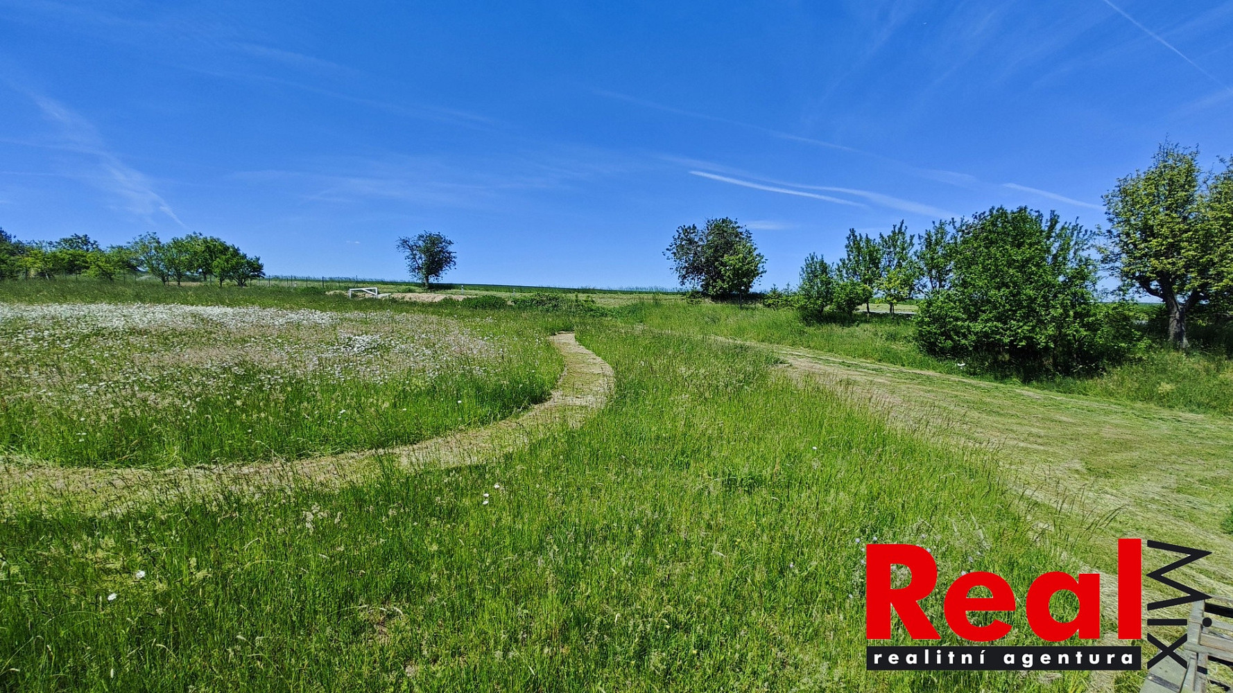 Prodej stavebního pozemku 3 053 m² – fotografie 2