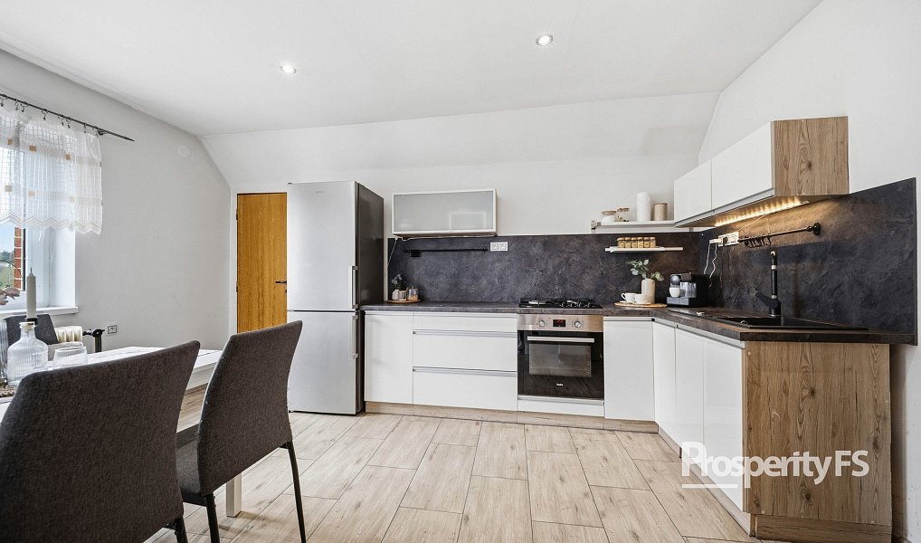 Prodej domu 247 m² s pozemkem 1 294 m², Lužná – náhled fotky 2