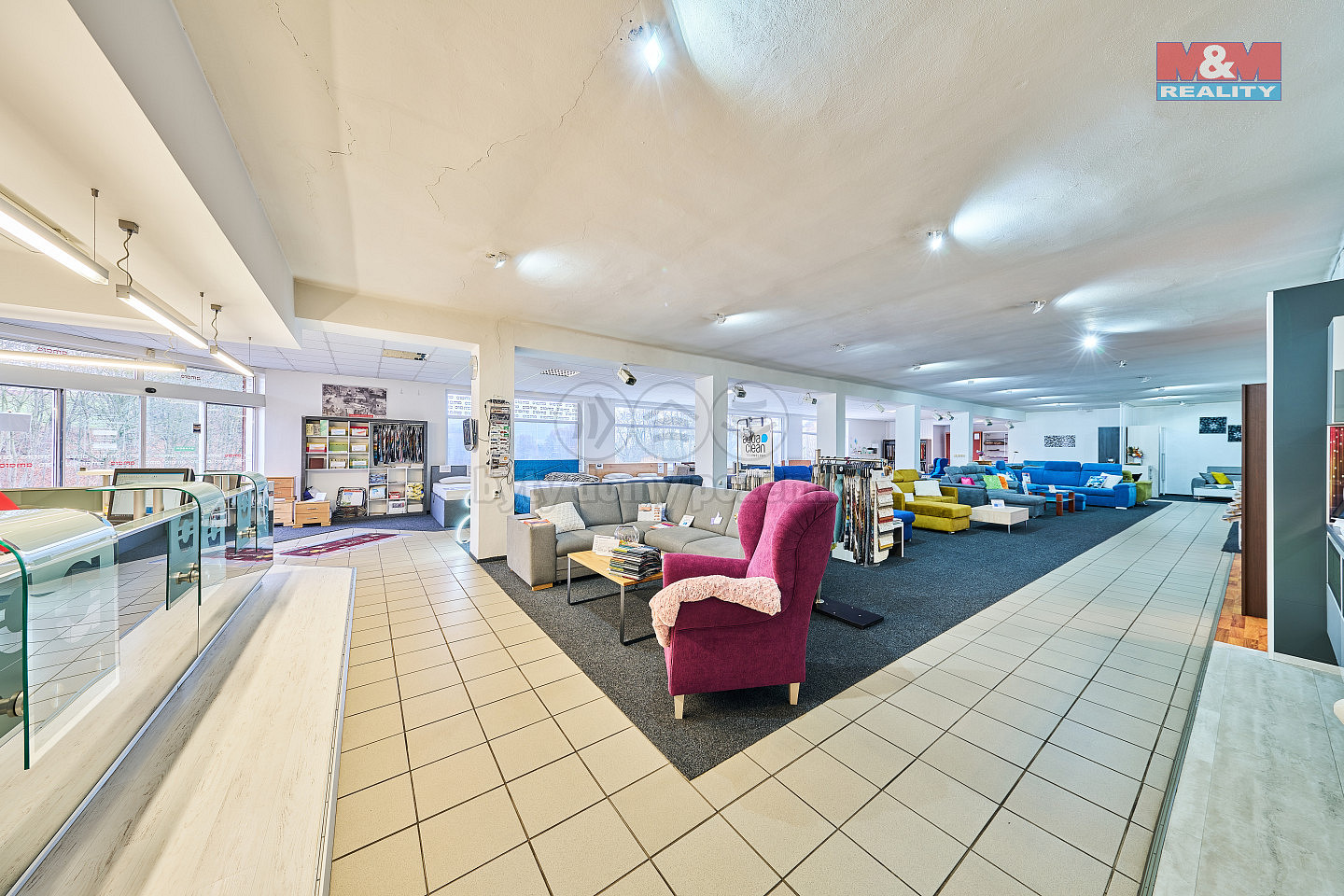 Pronájem obchodních prostor 327 m² — photo 4