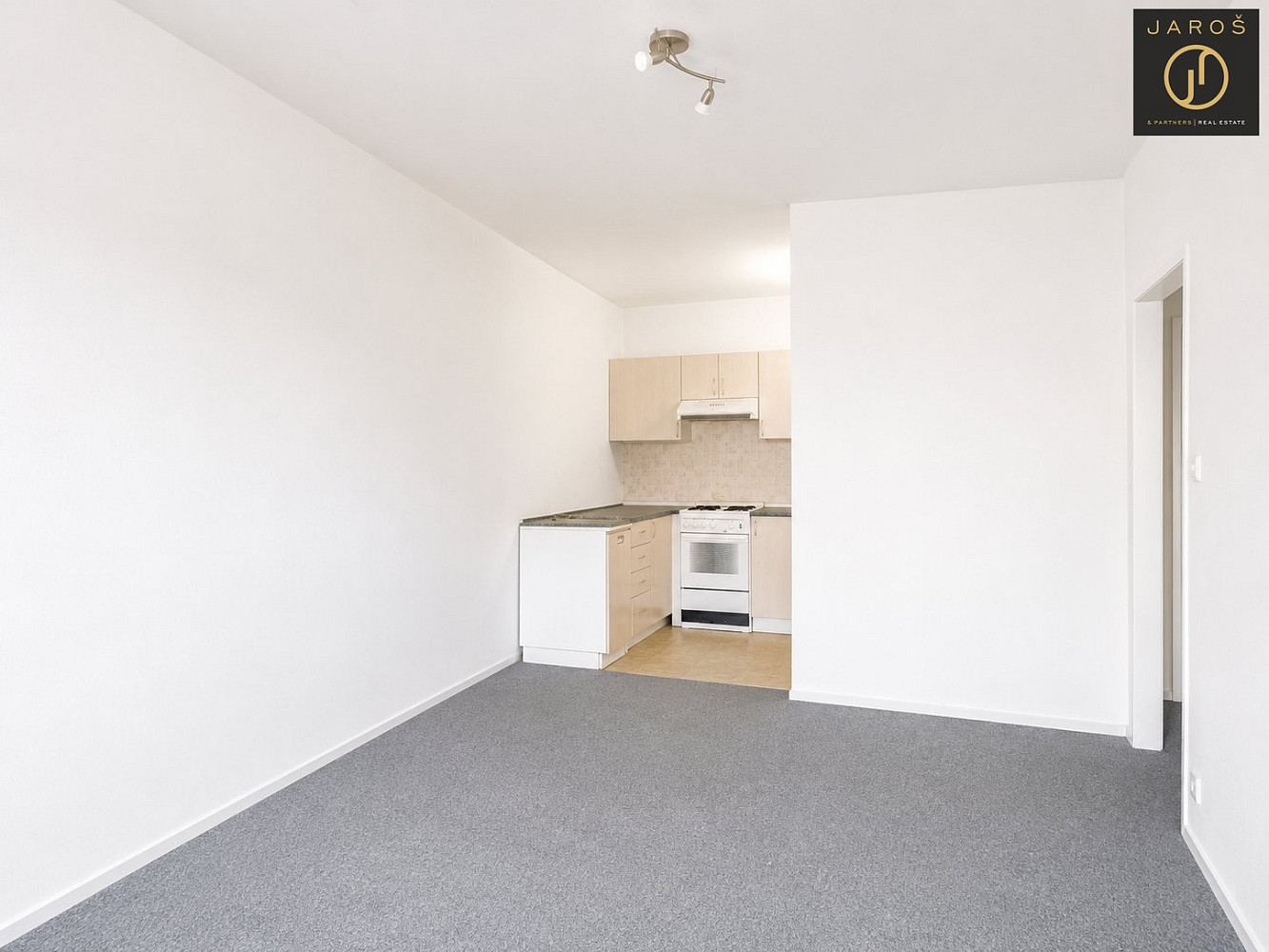 Pronájem bytu 2+kk 40 m² – fotografie 2