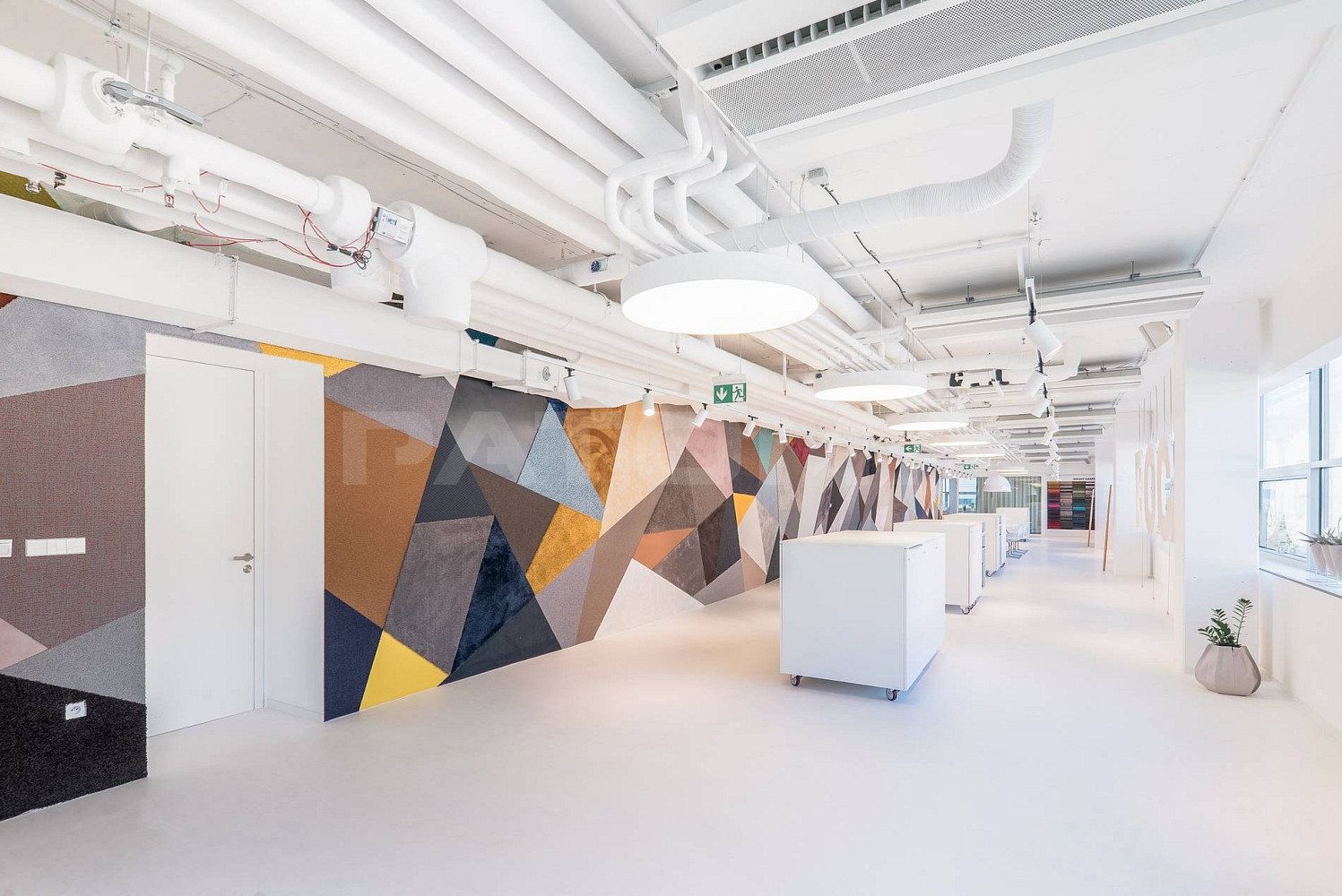 Pronájem kanceláře 387 m² – fotografie 2