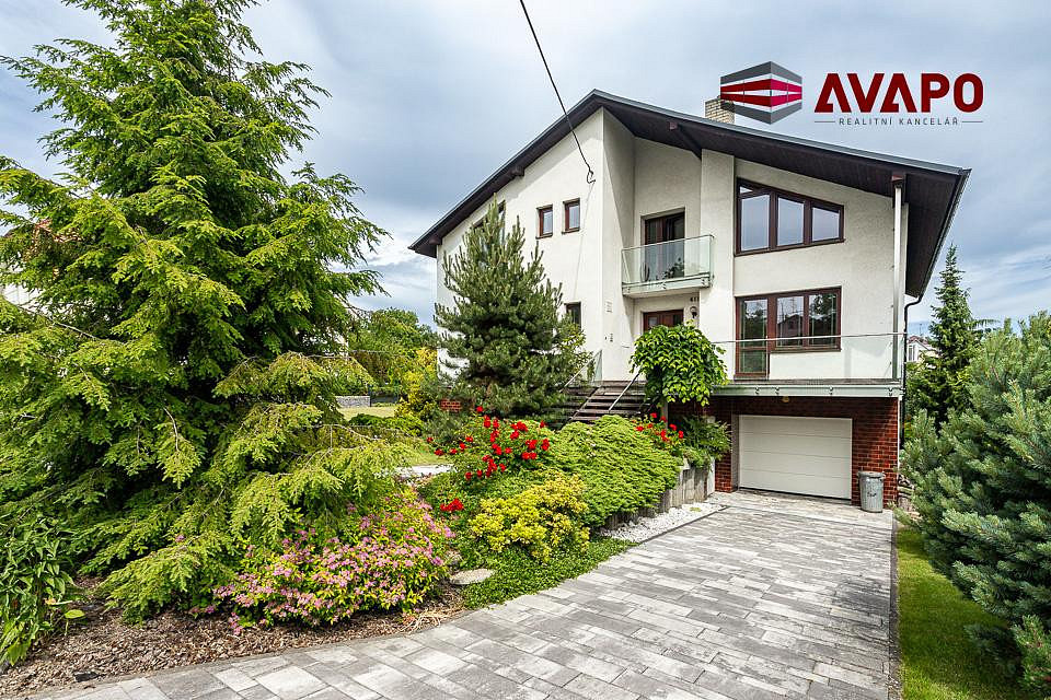 Prodej domu 260 m² s pozemkem 1 095 m²