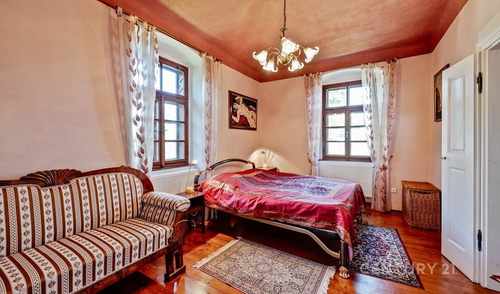 Prodej domu 465 m² s pozemkem 2 031 m², Roudná – náhled fotky 13