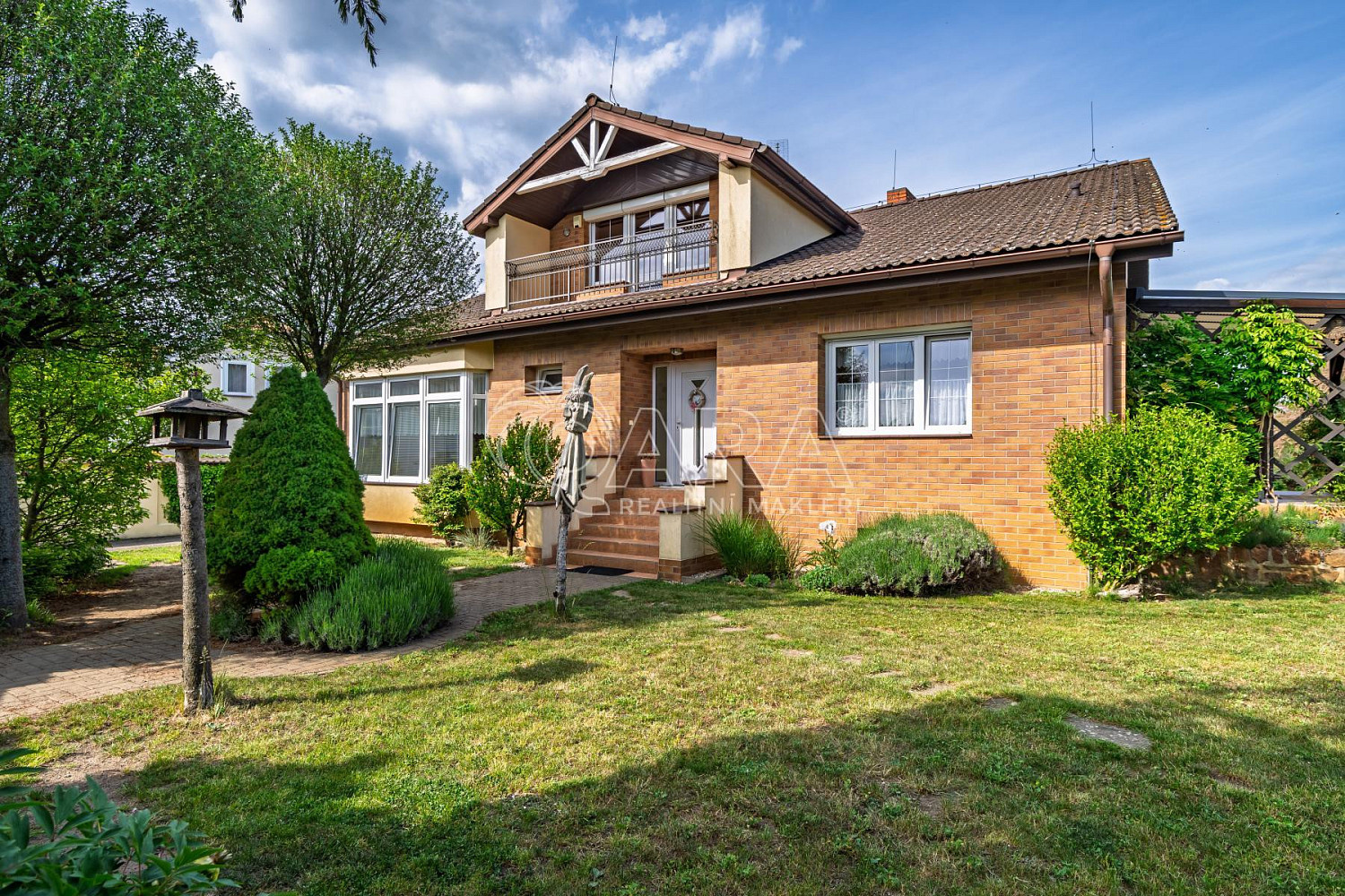 Prodej domu 384 m² s pozemkem 1 835 m²
