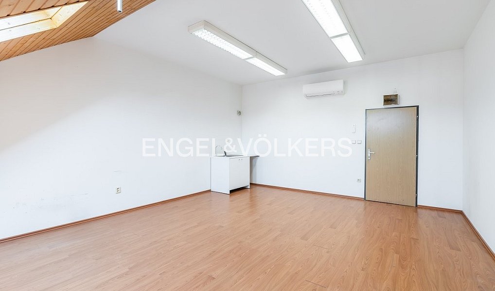 Pronájem kanceláře 29 m², Jeneč – náhled fotky 4