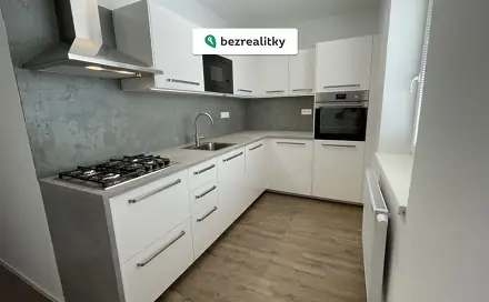 Prodej bytu 2+1 58 m², Spojovací, Sezemice, okres Pardubice