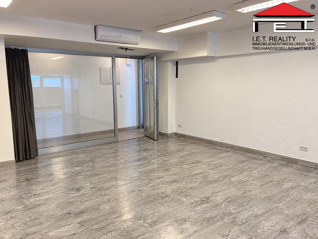 Pronájem obchodních prostor 30 m² – fotografie 2