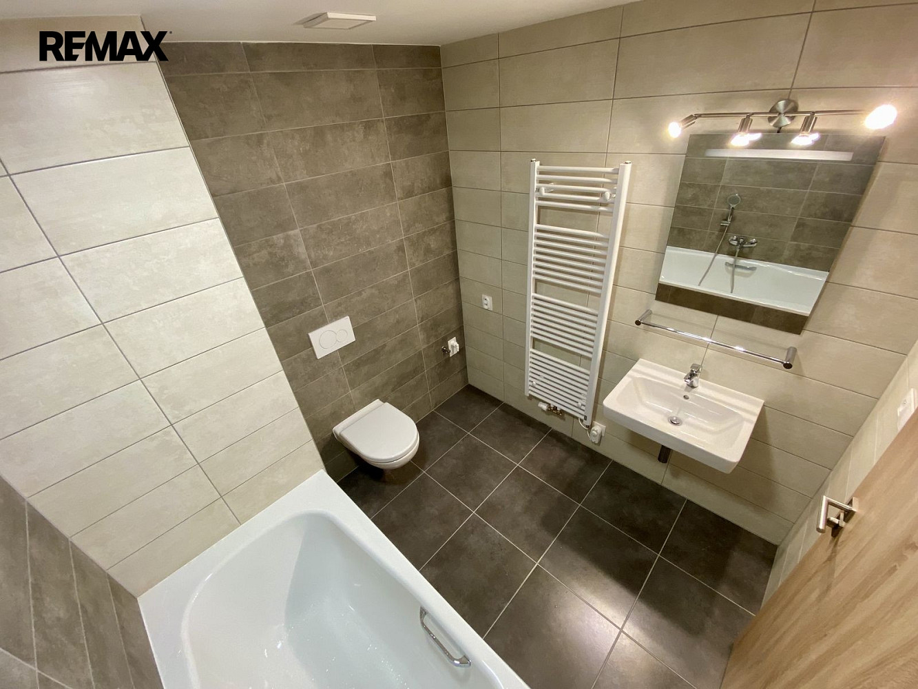 Pronájem bytu 3+kk 95 m² - Widok 2