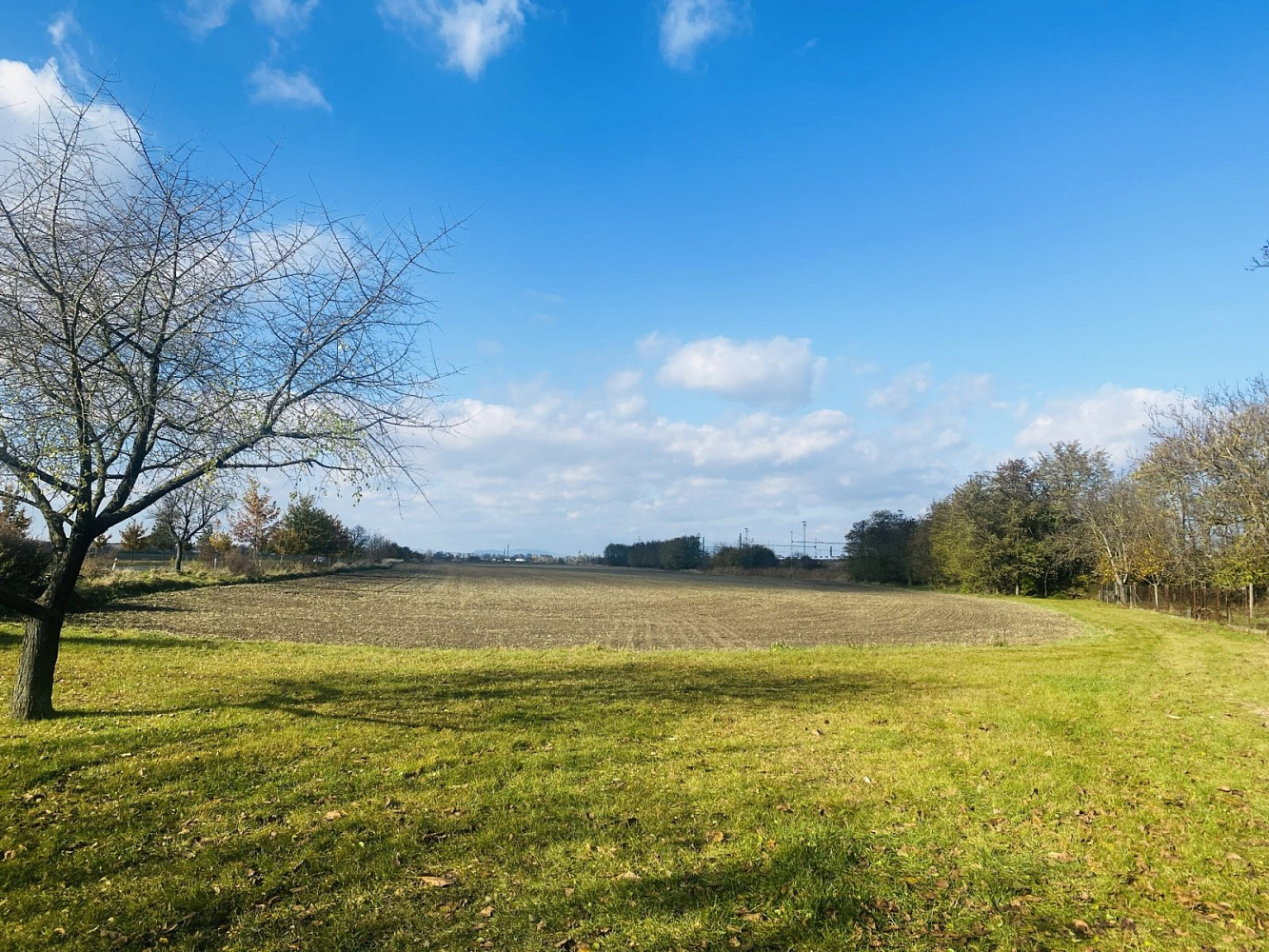 Prodej komerčního pozemku 1 970 m² – pohled 2