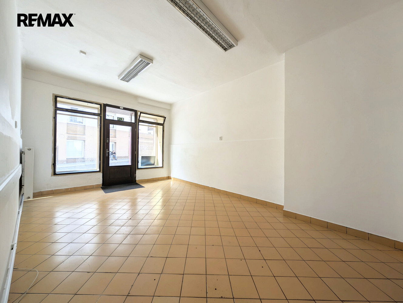 Pronájem obchodních prostor 46 m² – fotografie 3
