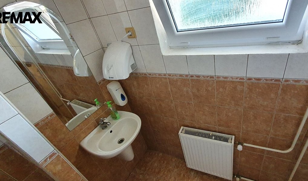 Prodej ubytovacího objektu 260 m², Holubov – náhled fotky 9
