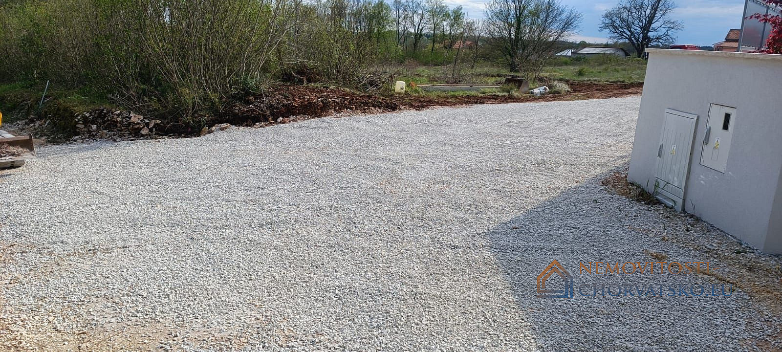 Prodej stavebního pozemku 734 m², Tinjan