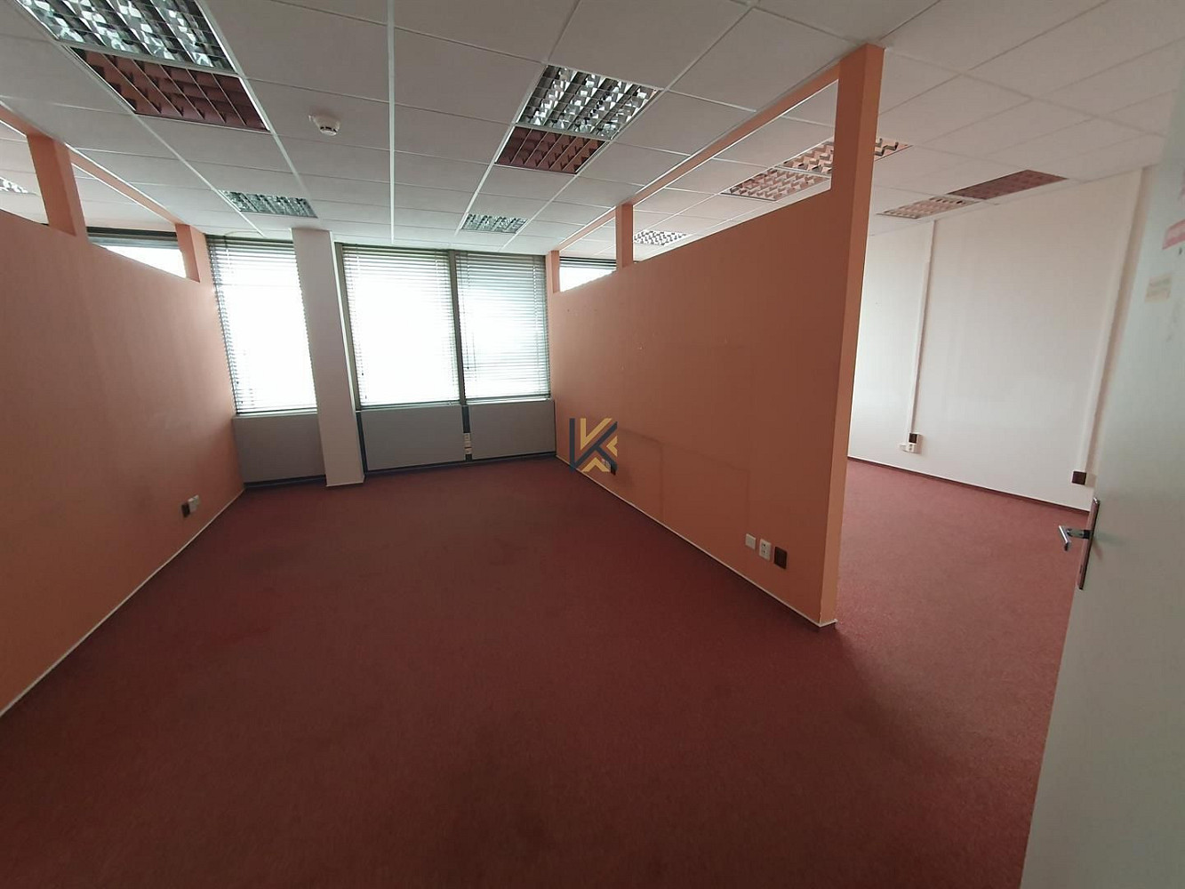 Pronájem kanceláře 122 m² – fotografie 3