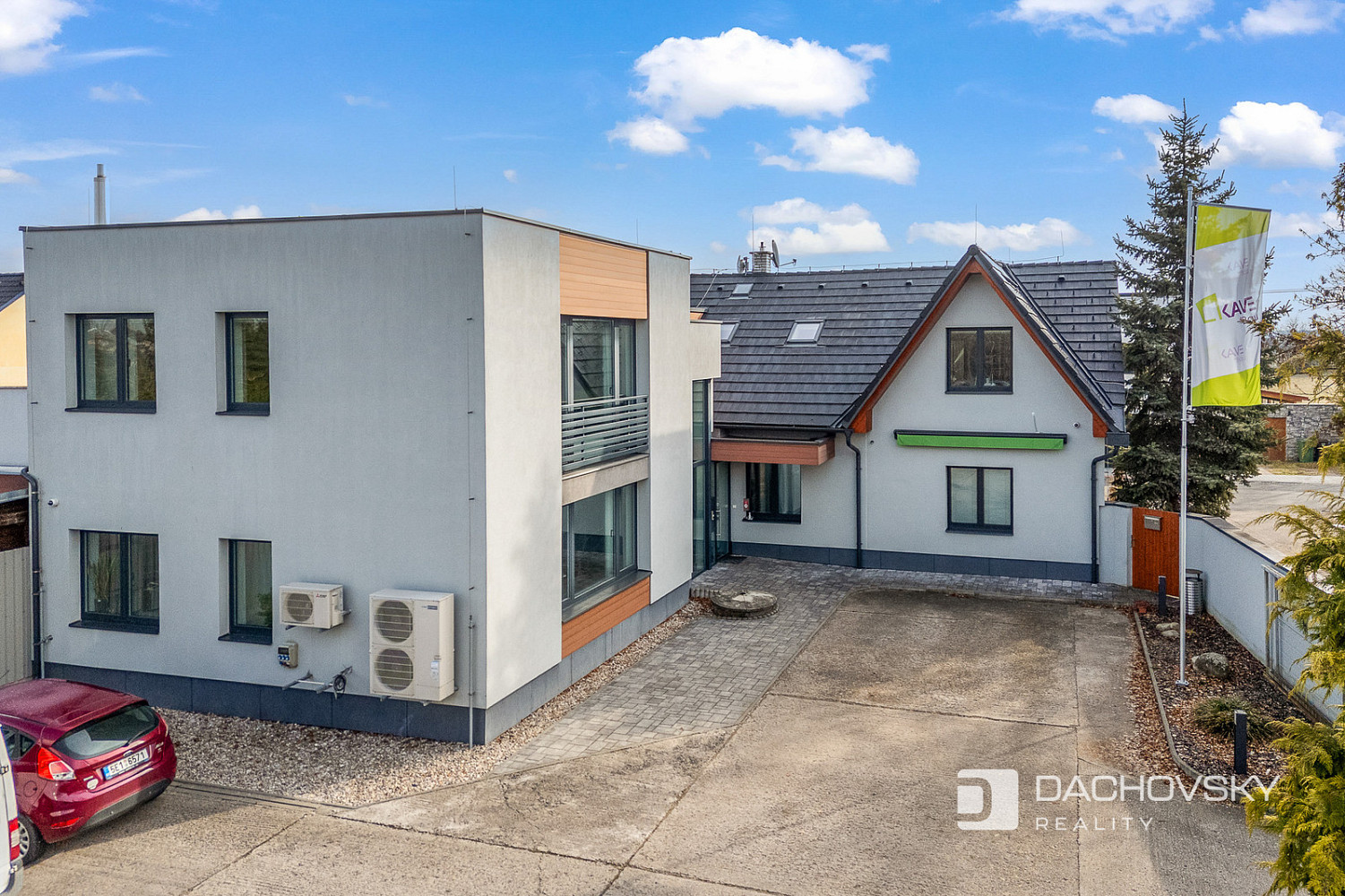Prodej obchodních prostor 374 m² — photo 2