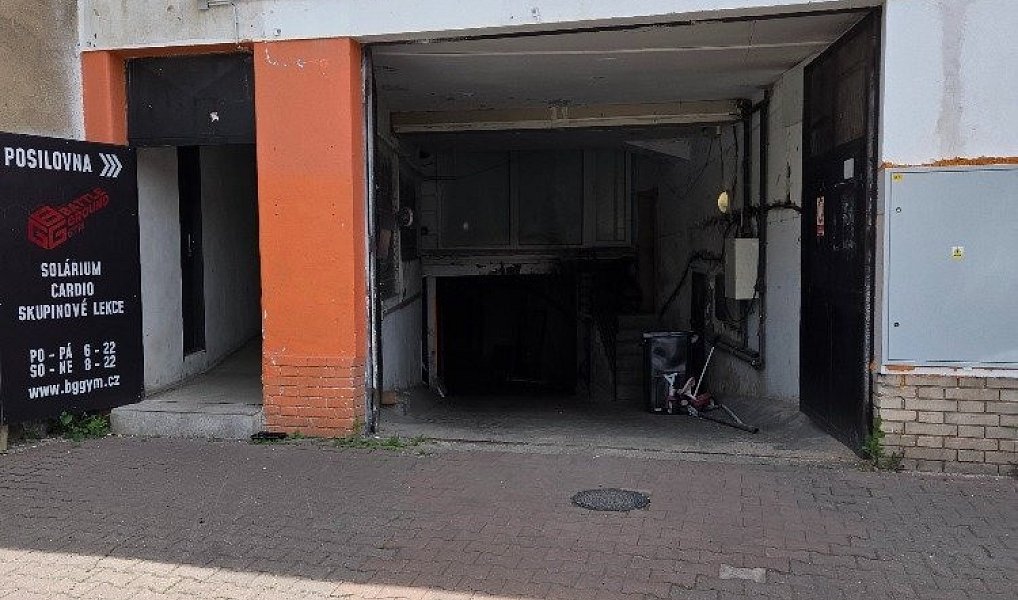 Pronájem skladovacích prostor 160 m², Slaný – fotka 1 z 8