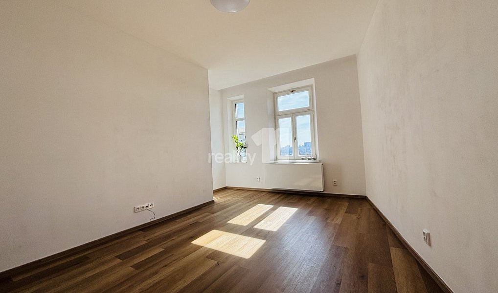 Pronájem bytu 1+1 37 m², Praha – náhled fotky 2