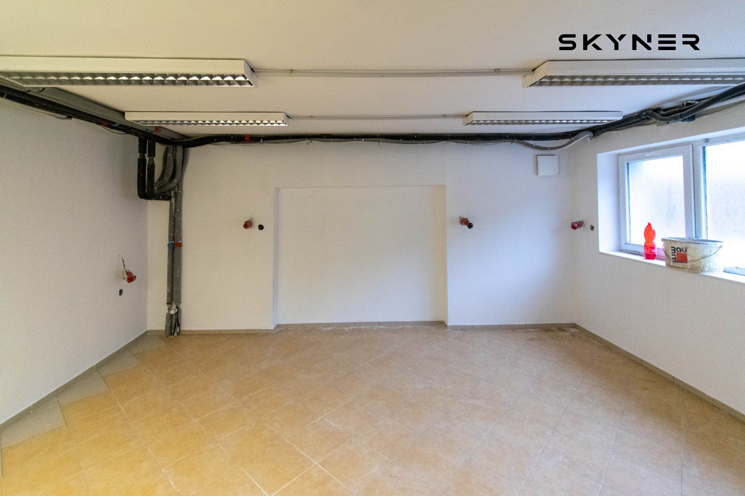 Pronájem skladovacích prostor 150 m² – fotografie 3