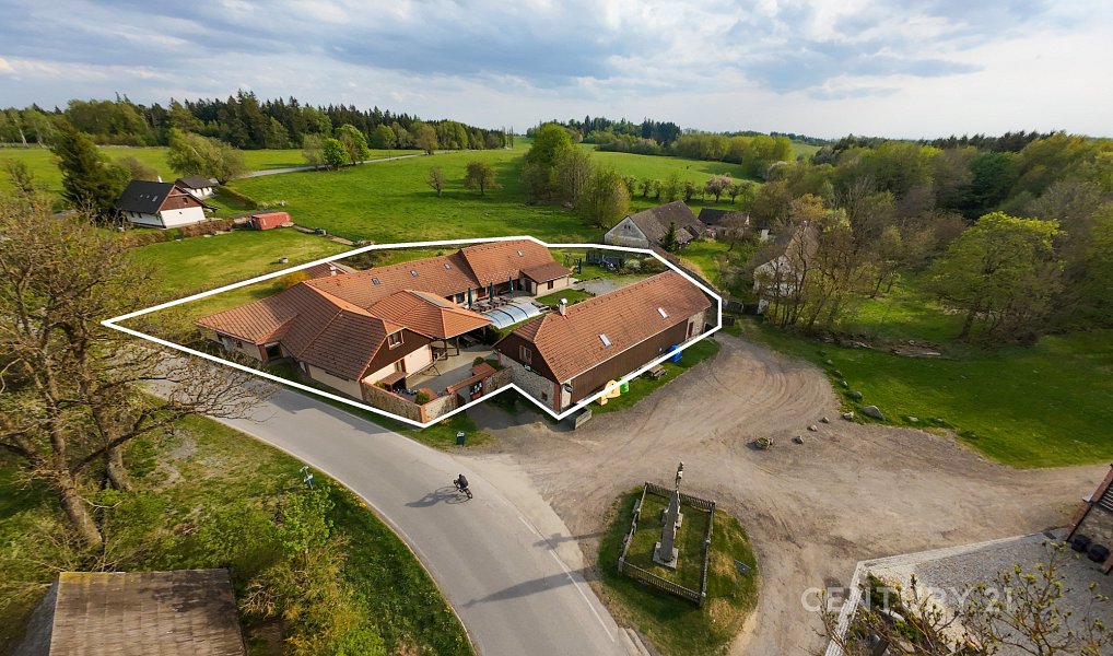 Prodej ubytovacího objektu 1 320 m², Jistebnice – náhled fotky 3