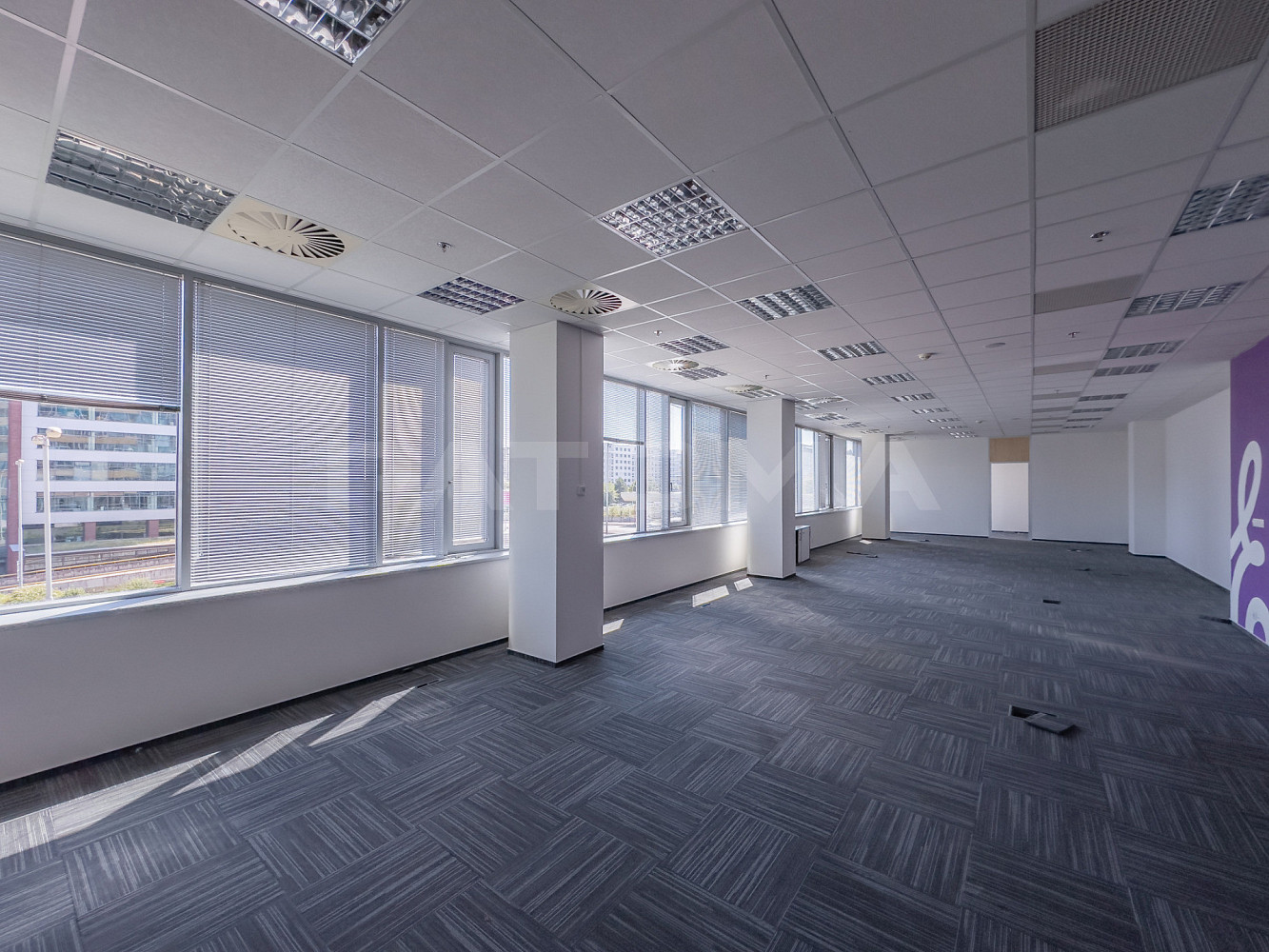 Pronájem kanceláře 2 870 m² – fotografie 2