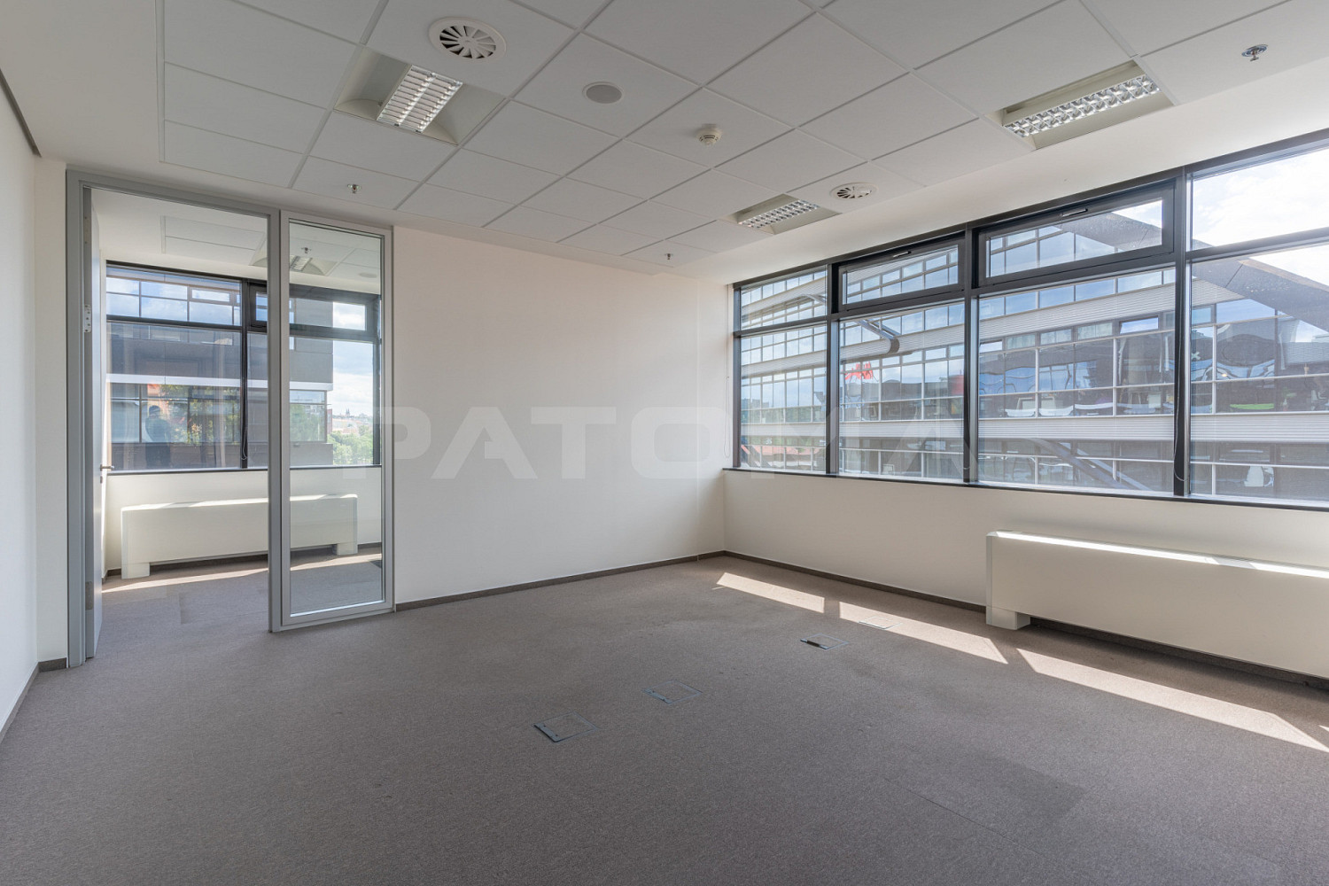 Pronájem kanceláře 436 m² – další