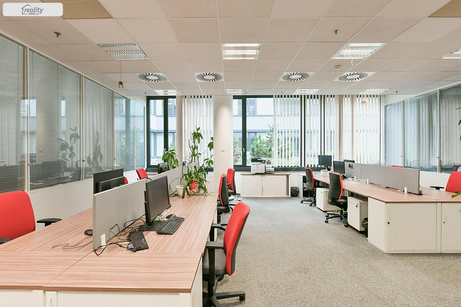 Pronájem kanceláře 340 m² — photo 2