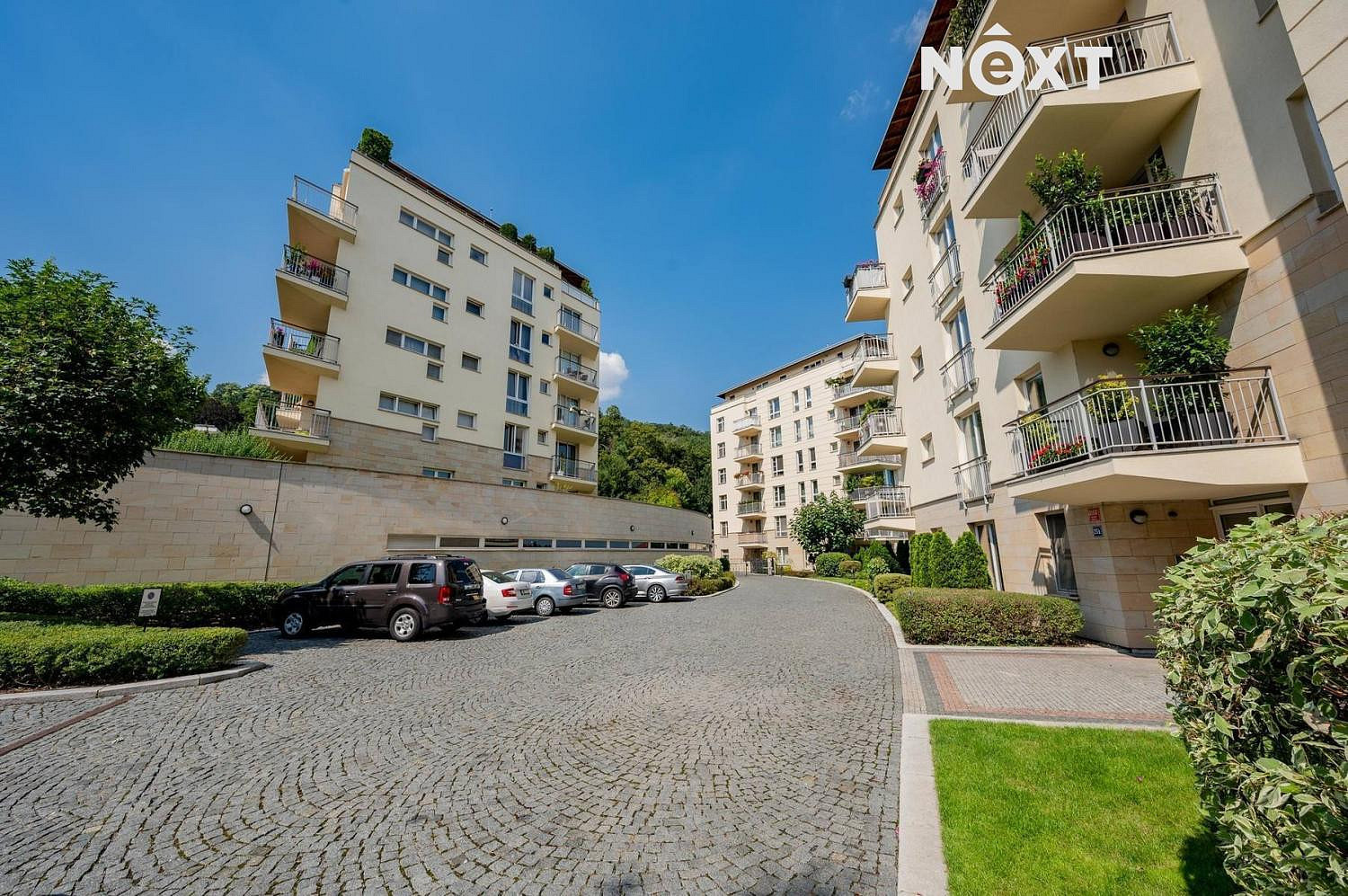 Pronájem kanceláře 351 m²