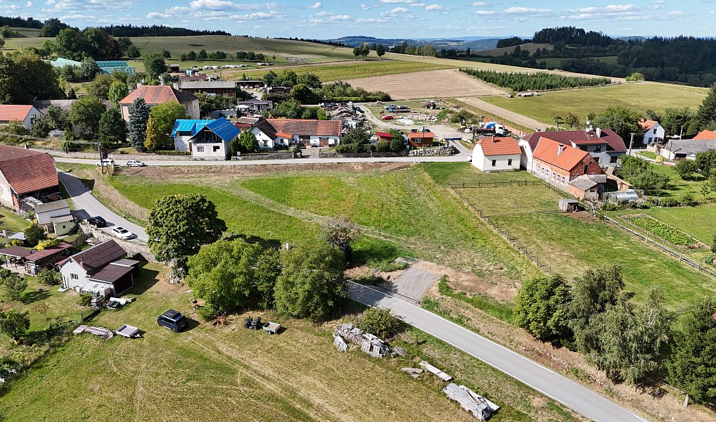 Prodej stavebního pozemku 1 180 m², Čestice – náhled fotky 5